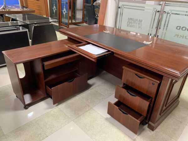 1.6M office table