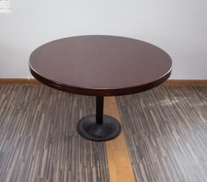 wooden round dinning table